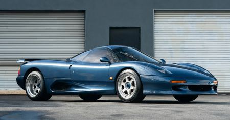 Wspaniały Jaguar XJR-15 trafi na aukcję. Przez całe życie nie wyjeżdżał z garażu