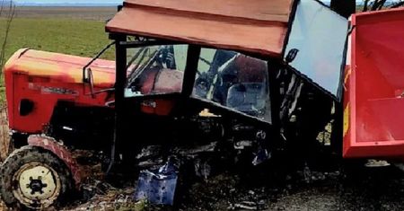 Ciągnik rolniczy zderzył się z osobówką. Kierowca podczas wyprzedzania doprowadził do zderzenia pojazdów