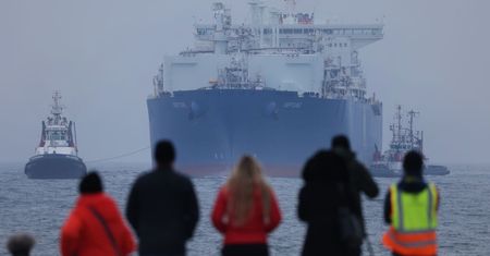 Gaz LNG miał być bronią Europy przeciwko Putinowi. Ekspert: to nie ma sensu