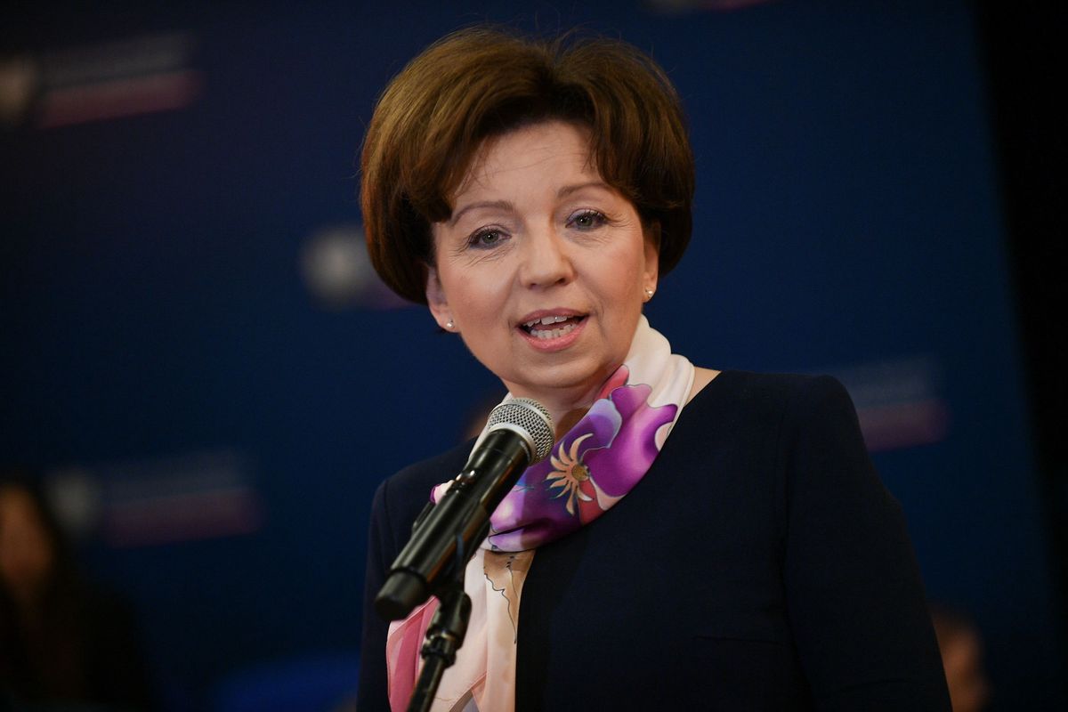 Minister Marlena Maląg na spotkaniu  z uczestniczkami "Klubu Mam" w Łomiankach. 18 kwietnia 2023 roku