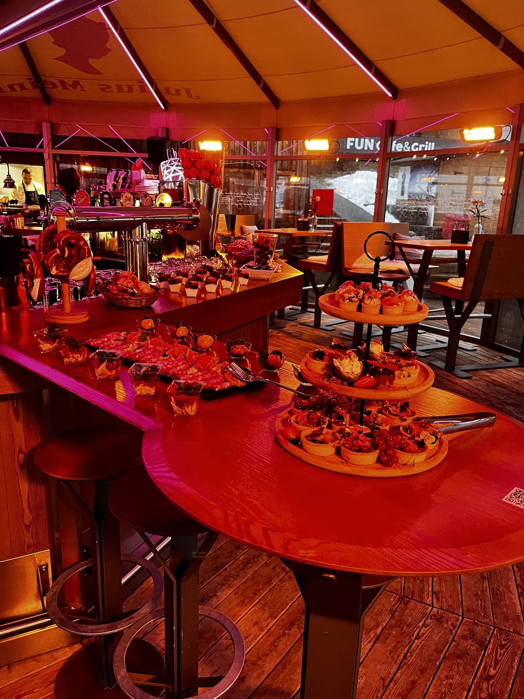 Husky Bar 