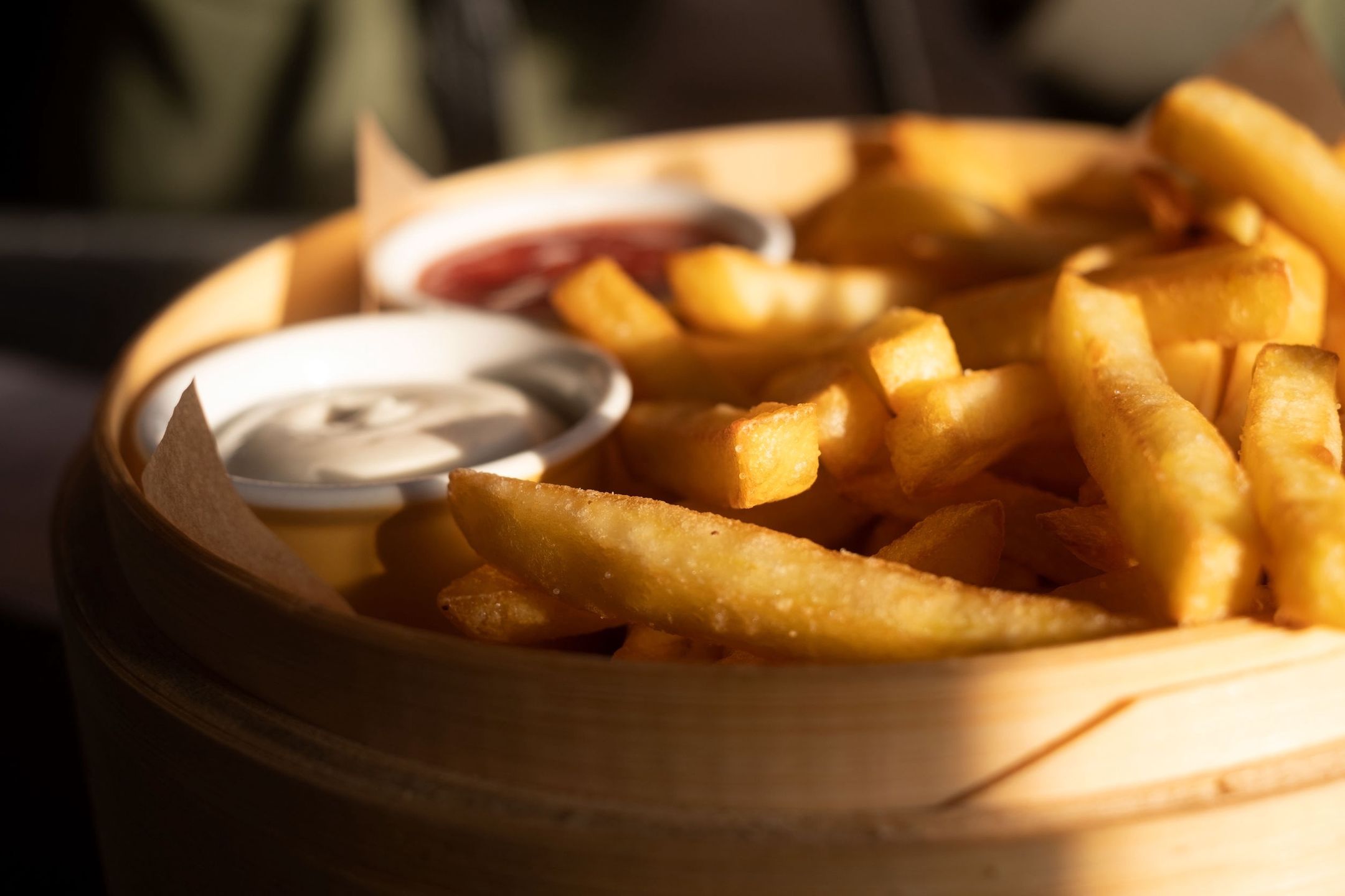 Pieczone frytki z sosem