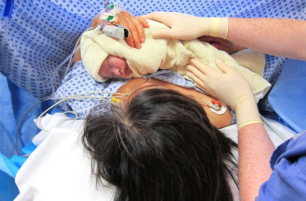 Położnym jest ich żal. Zdarza się, że sięgają do kieszeni