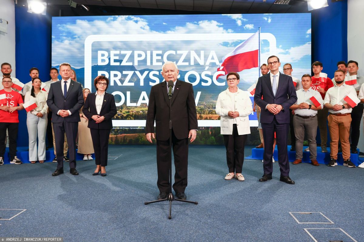 Jarosław Kaczyński w otoczeniu frontmanów w PiS