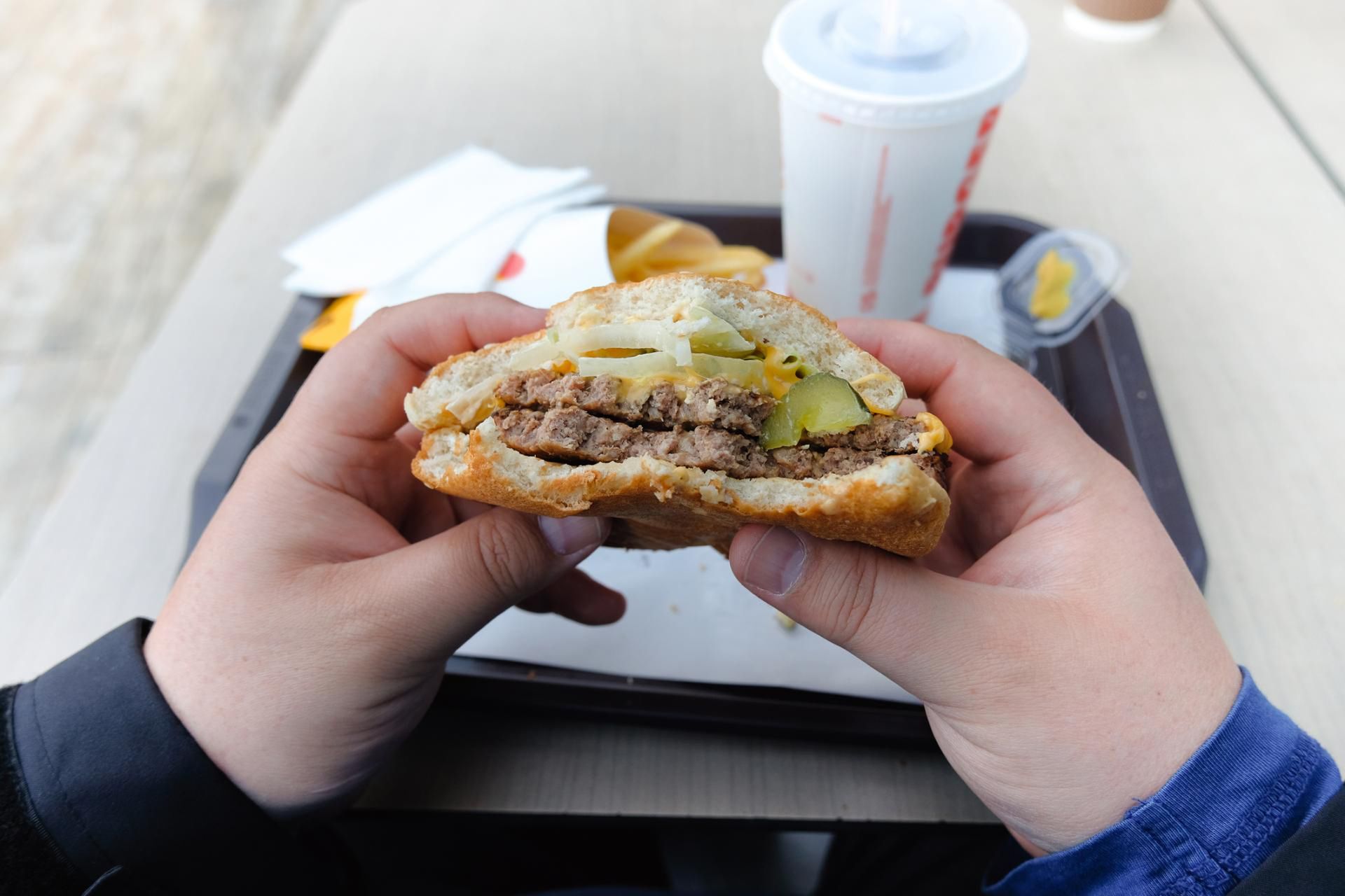 Niezdrowy tryb życia sprzyja chorobom nowotworowym i zmniejsza szanse na przeżycie