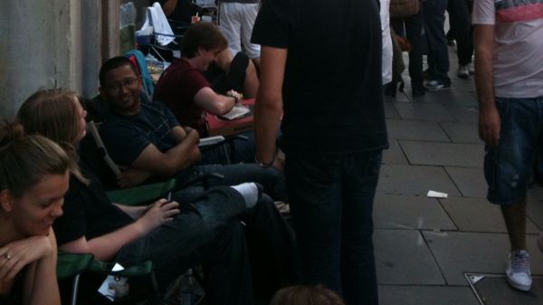 W kolejce po iPhone'a 4... [aktualizacja] 1