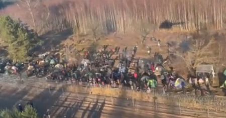 Tak wygląda obozowisko migrantów na granicy w pobliżu Kuźnicy. MON publikuje nagranie