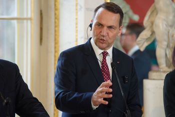 Sikorski dla CNN: Putin zakończy wojnę, gdy uzna, że nie wygra