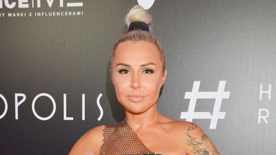 Blanka Lipińska w małej czarnej na imprezie