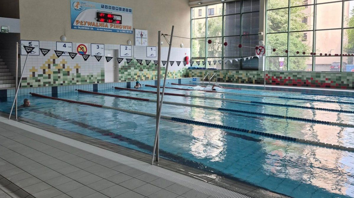 Warszawa: Mieszkańcy zablokowali budowę basenu. "Chodzimy tu na spacery z psami"