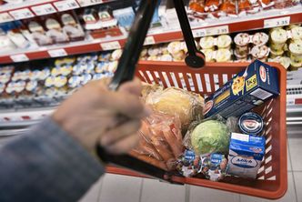 Handlowcy ograniczali podwyżki w grudniu, aby podnieść ceny w styczniu. "Bali się nagonki na sklepy"