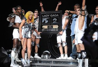Lady GaGa sprzedała... 51 MILIONÓW SINGLI!