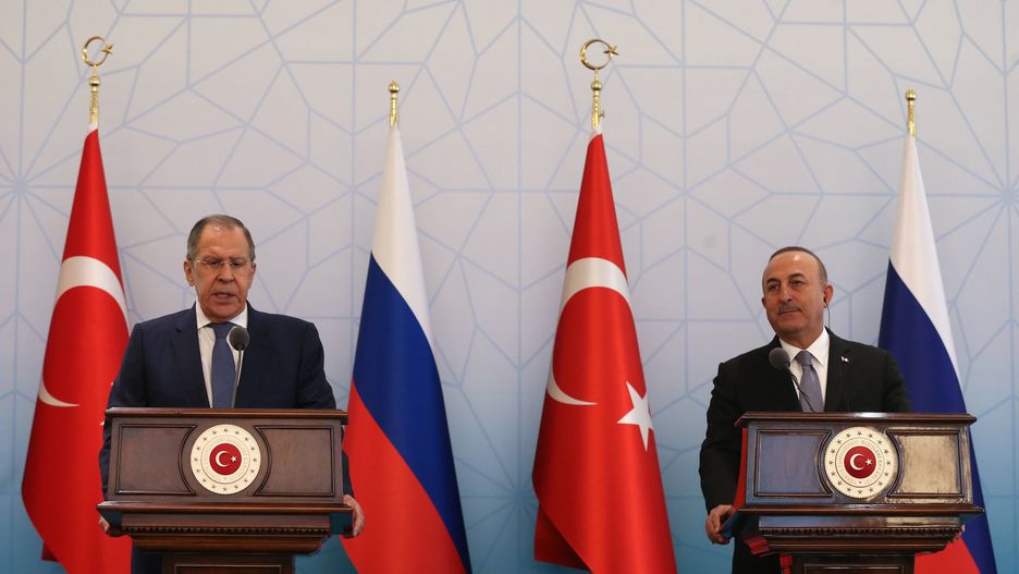 Russian Foreign Minister Sergei Lavrov visits Turkeyepa10001726 Russian Foreign Minister Sergei Lavrov (L) and Turkish Foreign Minister Mevlut Cavusoglu (R), during a press conference after their meeting in Ankara, Turkey, 08 June 2022. Sergei Lavrov is on his working visit to Turkey. Lavrov and Cavusoglu intend to discuss a possible solution to the problem of Ukrainian grain exports and the prospects for the resumption of Russian-Ukrainian negotiations, in which Turkey previously acted as a mediator.  EPA/STR Dostawca: PAP/EPA.STR