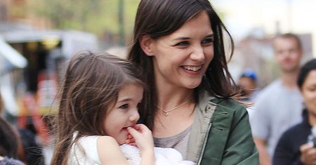 Katie: "Suri sama projektuje swoje ciuchy"