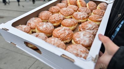 Tanie pączki z marketów. Niska cena idzie w parze z niską jakością