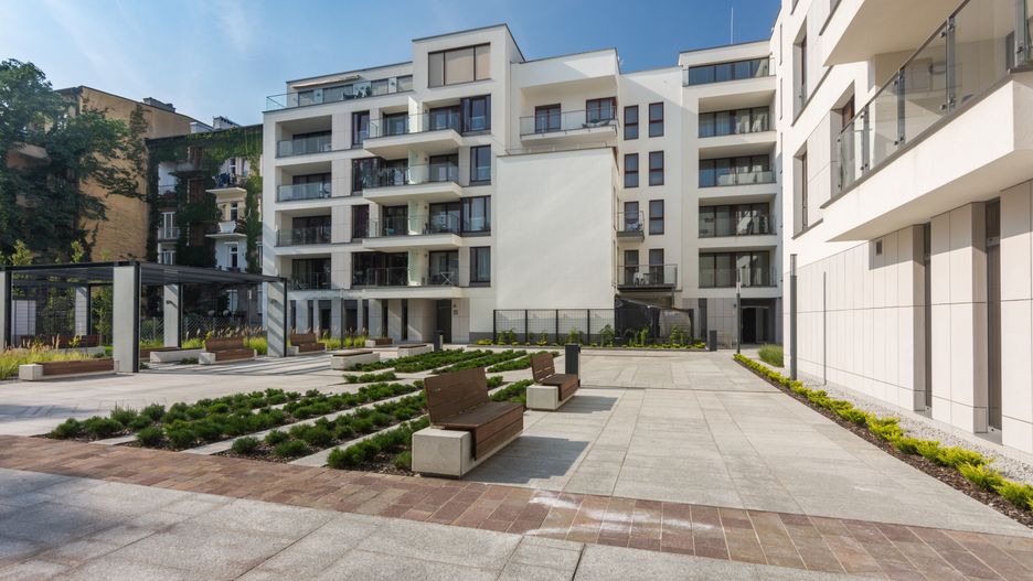 www.danielszura.pl
balkon, osiedle, podwórko, nowoczesne, architektura, projekt, ogródek, chodnik, meble, ogrodowe, barierka, chmury, miasto, mieszkanie