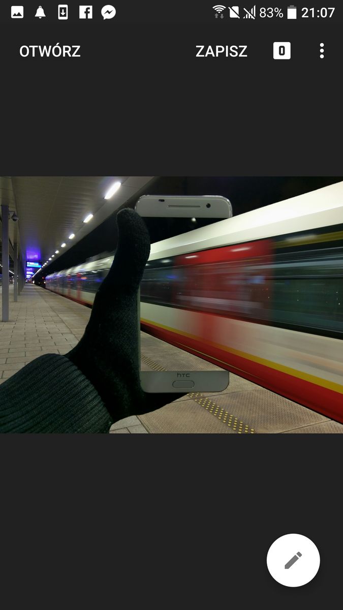 Przepis na mobilną fotoedycję: obiekty wystające z ekranu smartfona 19