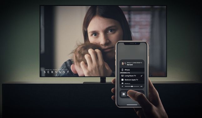 Apple Airplay 2 w akcji: strumieniowanie serialu z Apple TV+ z iPhone'a na telewizor, fot. Apple