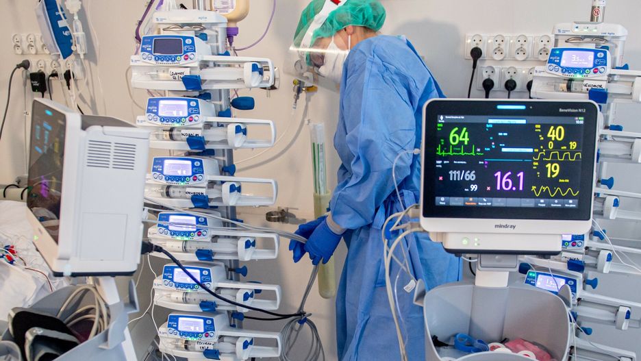 Szpital zaka?ny w Gda?sku podczas 4 falii pandemiiFot. Piotr Hukalo/East News Gdansk, 28.12.2021. Wizyta w Pomorskim Centrum Chorob Zakaznyvch i Gruzlicy w Gdansku podczas 4 fali pandemii koronawirusa.Piotr Hukalo