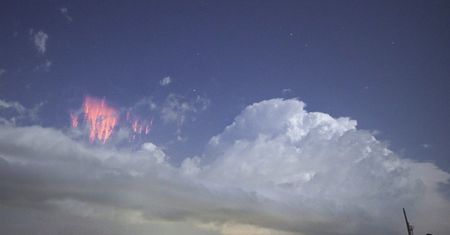Tajemnica "gigantycznych dżetów" rozwiązana. Badacze zadziwieni zjawiskami pogodowymi