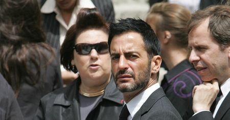 Marc Jacobs zrobił sobie PRZESZCZEP WŁOSÓW!
