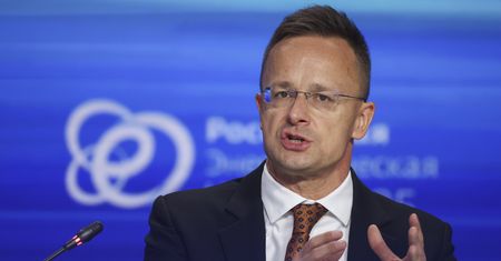 "Skandaliczne". Węgry krytykują decyzję ws. Żurawlowa