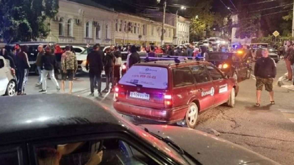 Miejscowi protestują przeciwko decyzji policji 