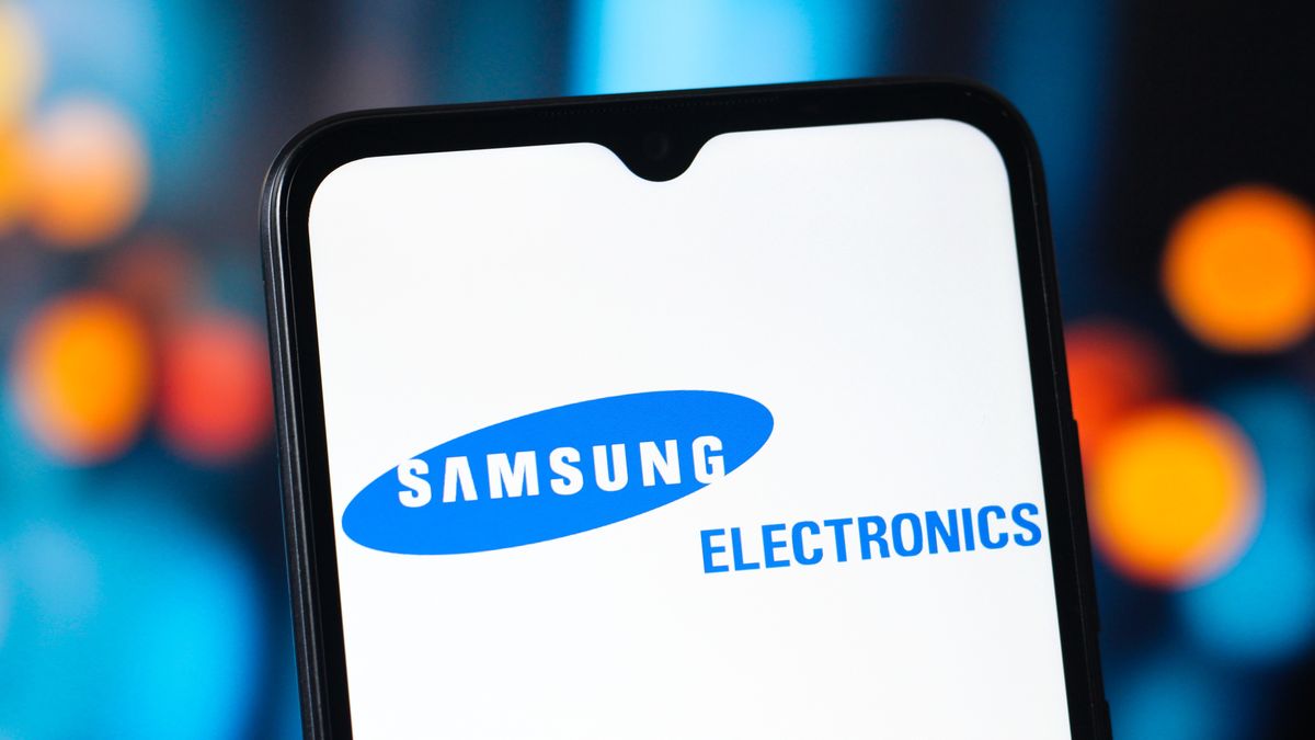 CANADA - 2025/11/16: In this photo illustration, the Samsung Electronics logo is seen displayed on a smartphone screen. (Photo Illustration by Thomas Fuller/SOPA Images/LightRocket via Getty Images)