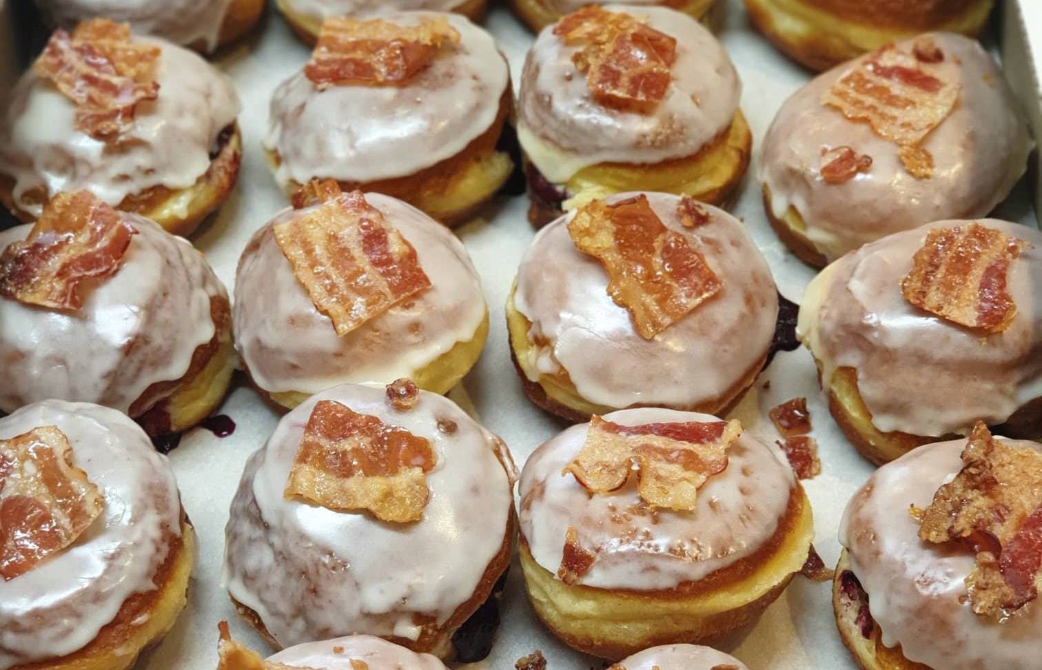 Pączki z solonym karmelem i bekonem
