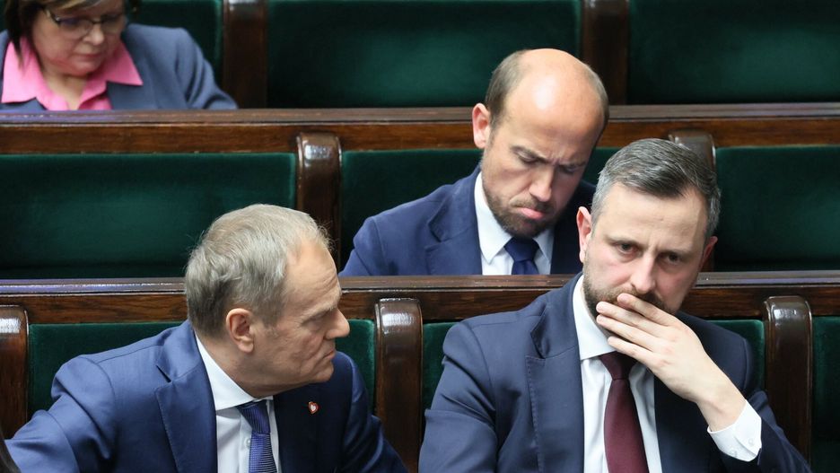 9. posiedzenie Sejmu X kadencji
Fot. Wojciech Olkusnik/East News,  Warszawa, 12.04.2024. 9. posiedzenie Sejmu X kadencji. Blok glosowan, pos?owie  zdecyduja o skierowaniu projektow ustaw w sprawie aborcji do komisji nadzwyczajnej. Wszystkie cztery projekty przeszly do dalszych prac.
N/z: Borys Budka, Donald Tusk, Wladyslaw Kosiniak-Kamysz
Wojciech Olkusnik