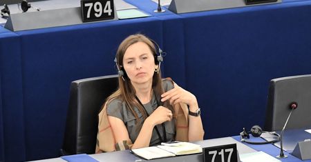 Nie wyobrażał sobie związku na odległość. Rzucił karierę, aby wspierać partnerkę, europosłankę Sylwię Spurek