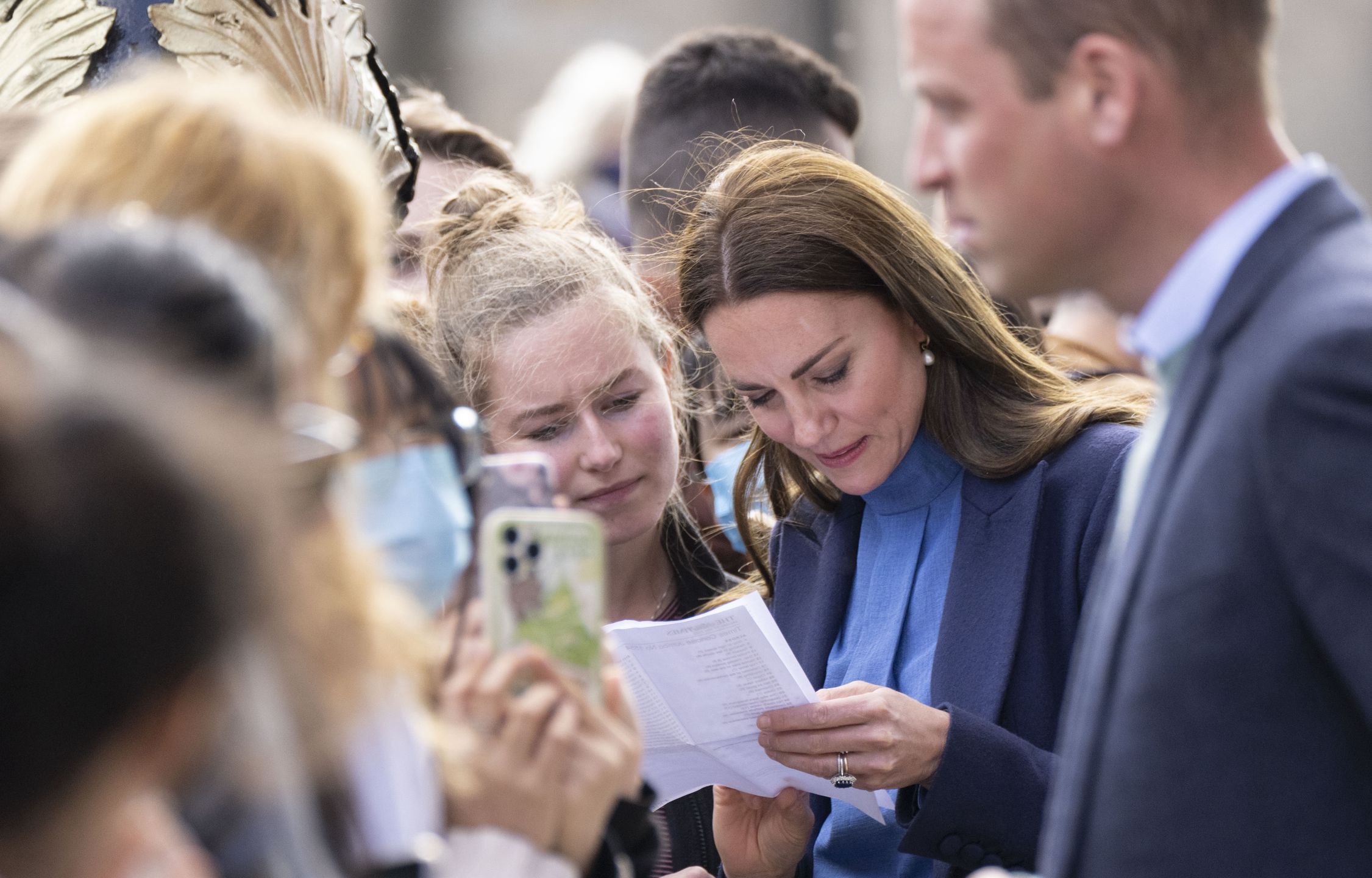 Kate i William wizytują w Szkocji i bratają się z poddanymi. Dla nich złamali protokół 