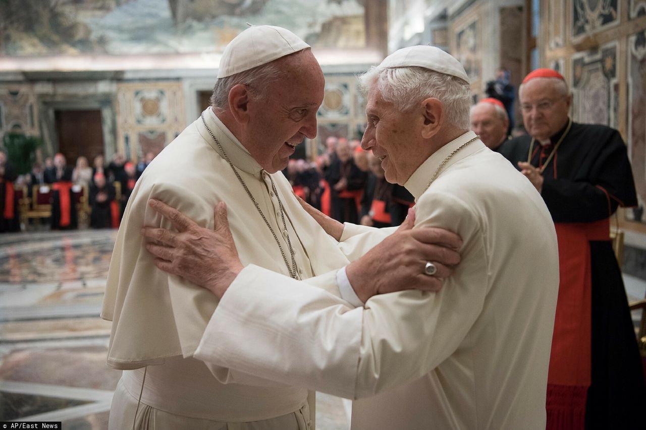 Benedykt XVI i papież Franciszek zostali już zaszczepieni przeciwko koronawirusowi