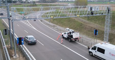 Żółte kamery już na obwodnicy Lublina! Odcinkowy pomiar prędkości na S19 coraz bliżej uruchomienia [ZDJĘCIA]