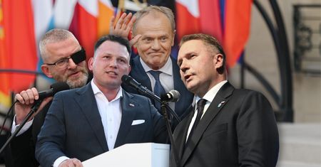 "Lampka alarmowa w pełnej krasie". Kłopoty KO i PiS