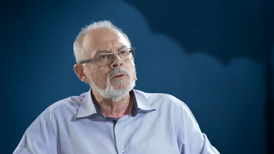 Filip Hagenbeck (pseudonim literacki), wieloletni polski oficer wywiadu, uczestnik zagranicznych misji