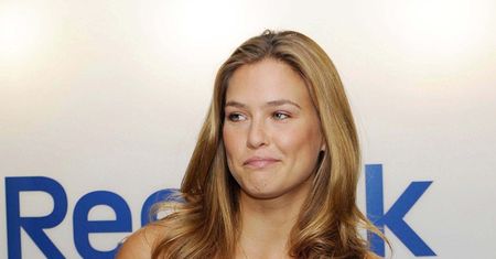 Bar Refaeli: "Nastoletnie modelki są stanowczo za chude! TRZĘSĄ SIĘ Z GŁODU!"