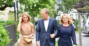 Wybory 2020. Kasia Tusk z rodzicami w lokalu wyborczym. Znów zachwyciła stylizacją
