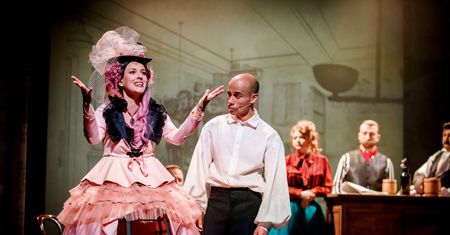 W poszukiwaniu bohatera. "Czarny Szekspir" w Teatrze Syrena [RECENZJA]