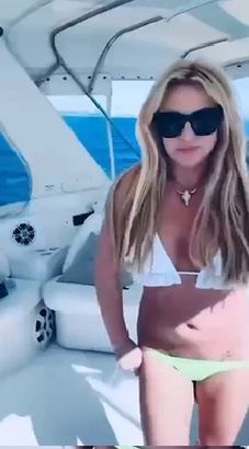 Britney Spears prawie obnażyła się przed kamerami 