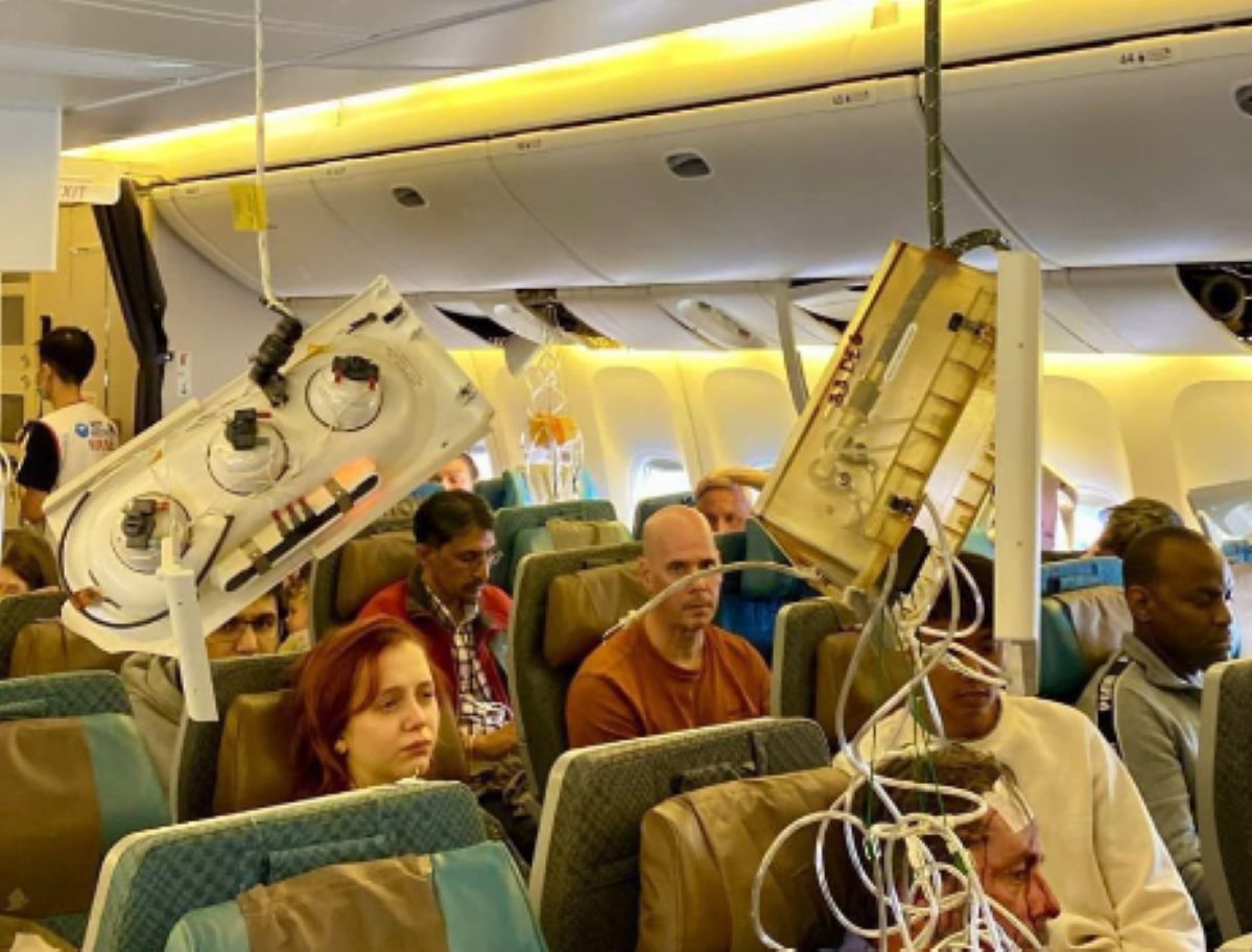 Singapore airlines turbulence: Report reveals passenger chaos