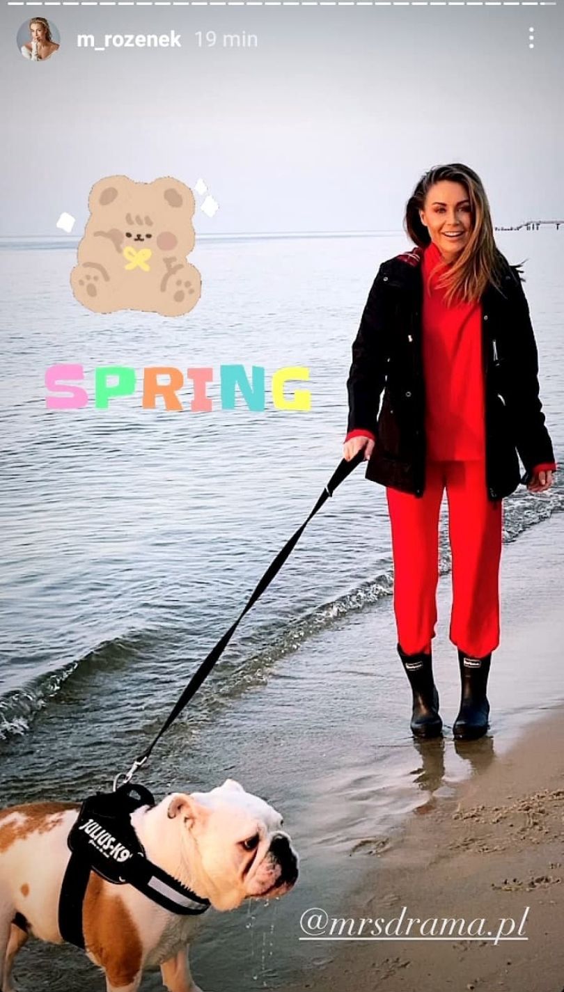 Małgorzata Rozenek przechadza się po plaży w dresie Mrs. Drama