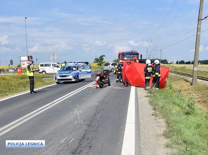 Legnica. Motocyklista zginął na miejscu. Policja apeluje o ostrożność