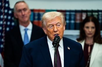 Co z miliardami Trumpa? Wydatki UE na energię z USA niespodziewanie spadły