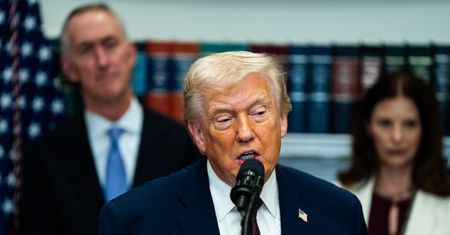 Co z miliardami Trumpa? Wydatki UE na energię z USA niespodziewanie spadły