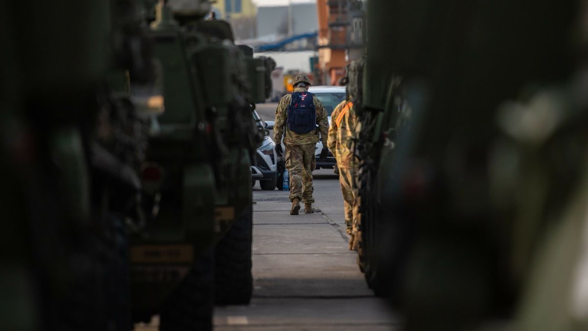 Prze?adunek amaryka?skiego sprz?tu wojskowego w GdyniFot. Piotr Hukalo/East News, Gdynia, 13.02.2022. Przeladunek amerykanskiego sprzetu wojskowego w terminalu BTC Gdynia.Piotr Hukalo