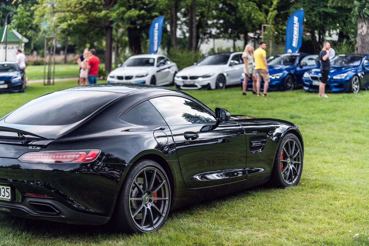 Cars & Coffee to międzynarodowy cykl spotkań dla właścicieli topowych supersamochodów. Od trzech sezonów lokalne edycje odbywają się także w Polsce. (fot. Konrad Skura)