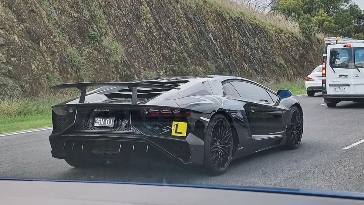 Widok takiego auta do nauki jazdy z pewnością zdziwił wielu kierowców