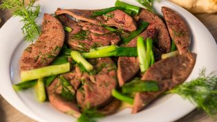 Tę wątróbkę powinny zajadać dzieci i seniorzy. Skarbnica żelaza, bez kumulacji antybiotyków i pestycydów