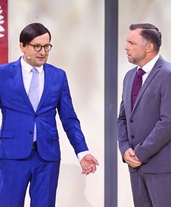 Robert Górski wypuścił nowy skecz. Kpi z PiS. "Niby kabaret, a jakie prawdziwe"